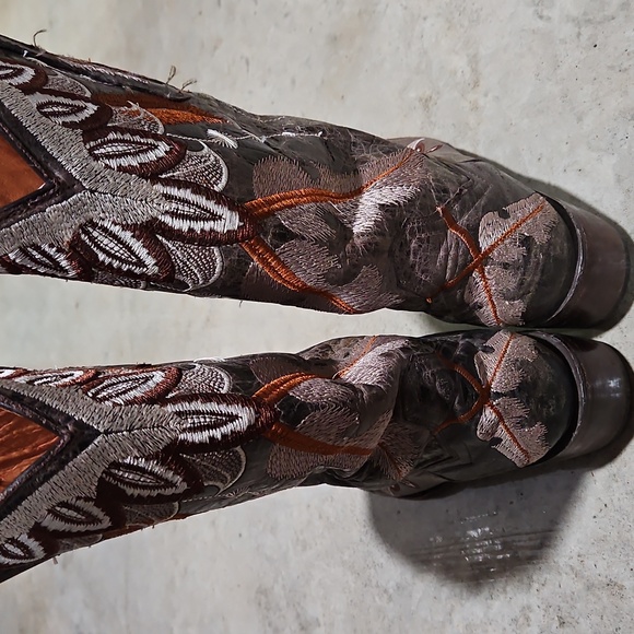 Embroidered Western Cowboy Boots - Picture 6 of 7